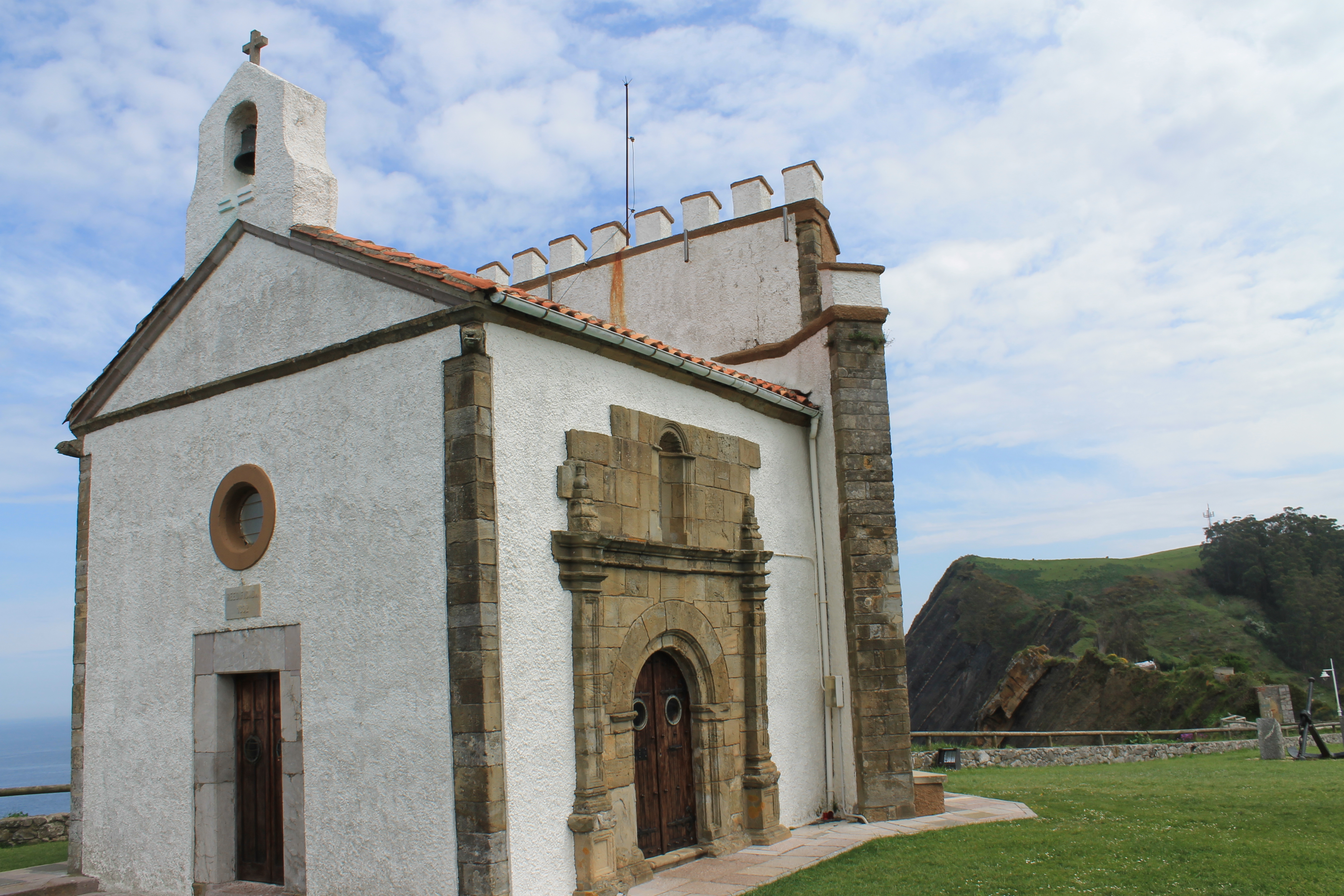 Resultado de imagen de ERMITA DE GUIA EN  RIBADESELLAasturias